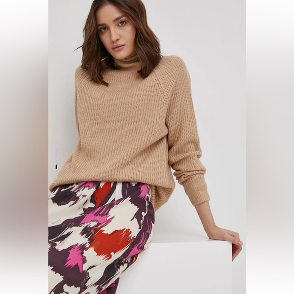 NWT Knitted oversize women's sweater beige color size XS - Picture 6 of 6